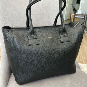 FURLA black leather handbag zip top closure